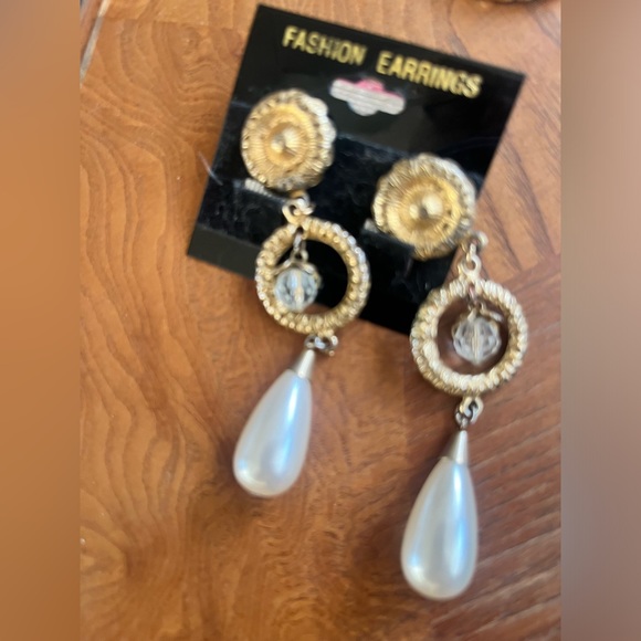 Jewelry - Vintage earrings pierced